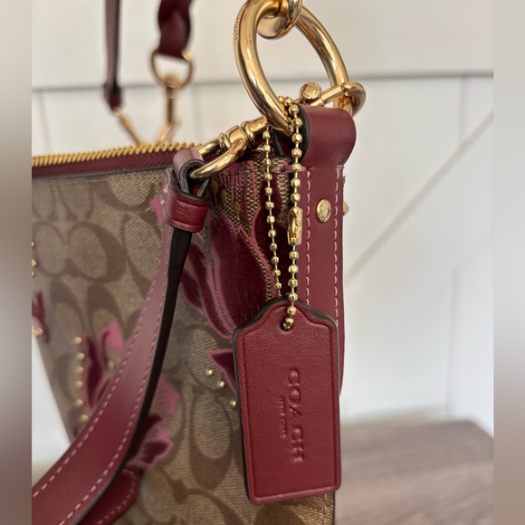 NWT Coach Abby Duffle In Signature Canvas With Desert Tulip Print Flocking - Picture 8 of 15